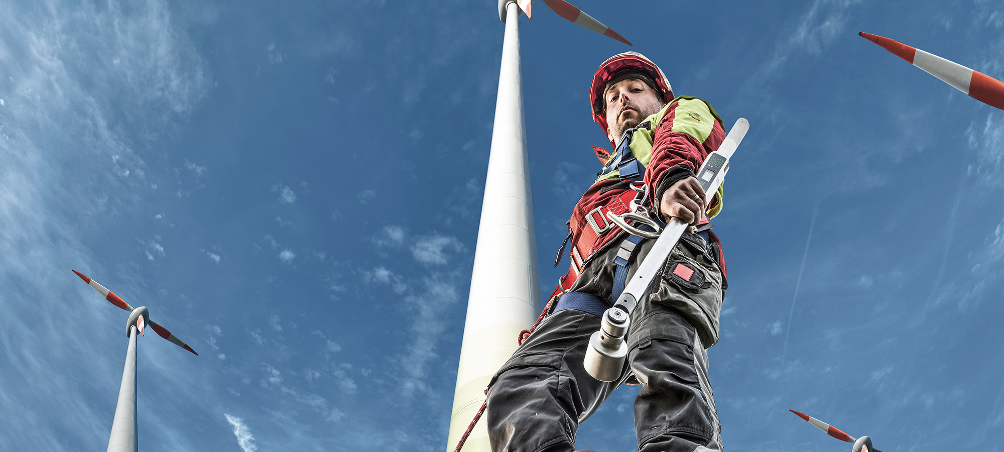 Monteur vor Windrad Anwendungsfotografie
